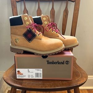 EUC - 6” shearling boot